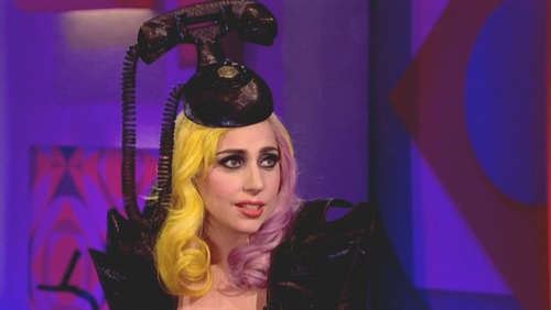 Lady-gaga-telephone-hat-1
